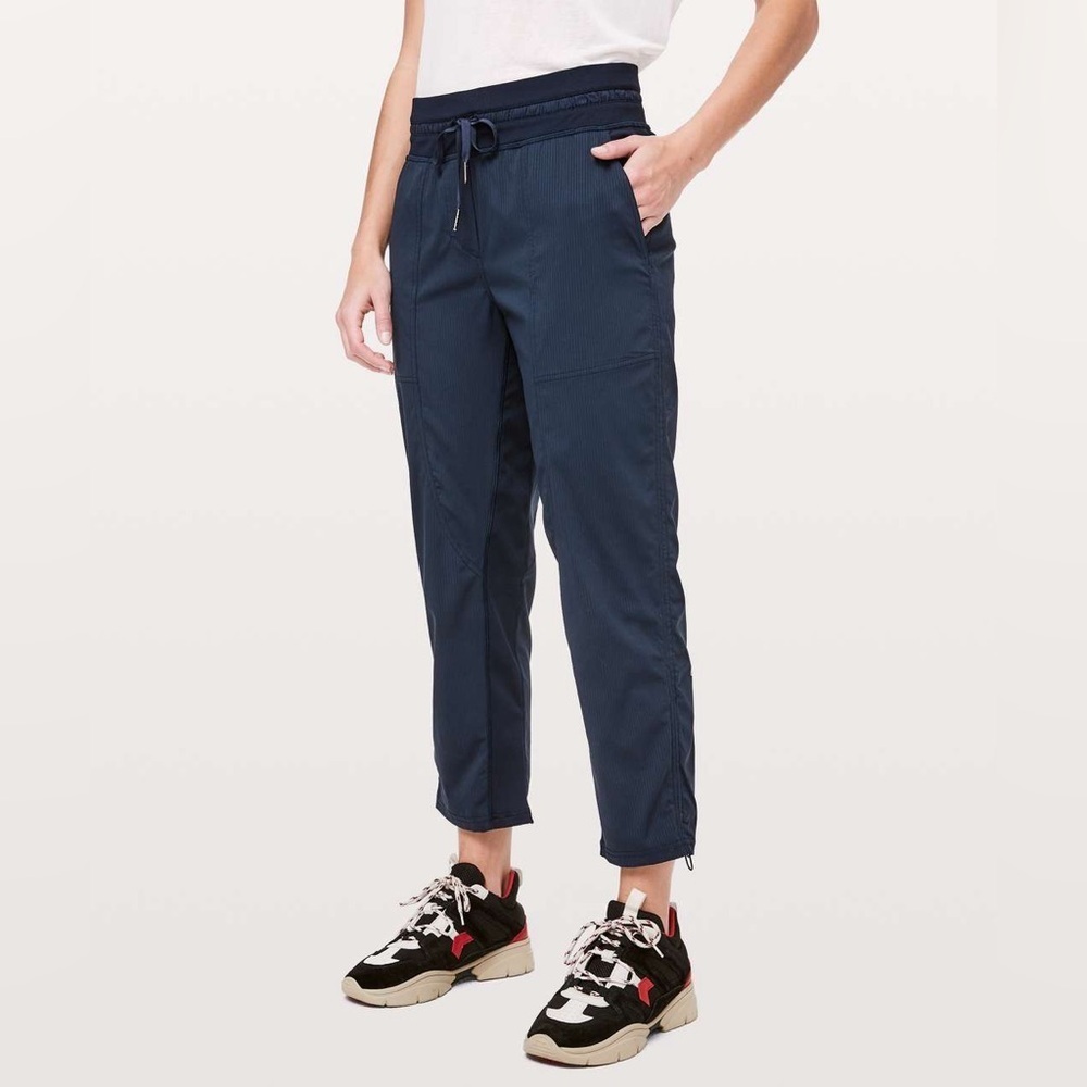 Lululemon Dance Studio Crop *25" - True Navy SZ 8